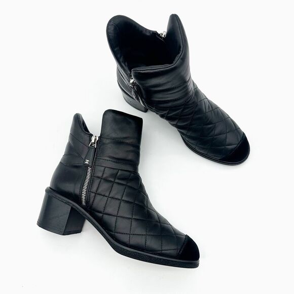 CHANEL Black CC Logo Quilted Ankle Boots Size 39 Velvet Cap Toe Zip Moto Leather - Picture 13 of 13